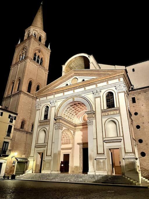 Apartment Under The Basilica Of Sant'Andrea Mantova Luaran gambar