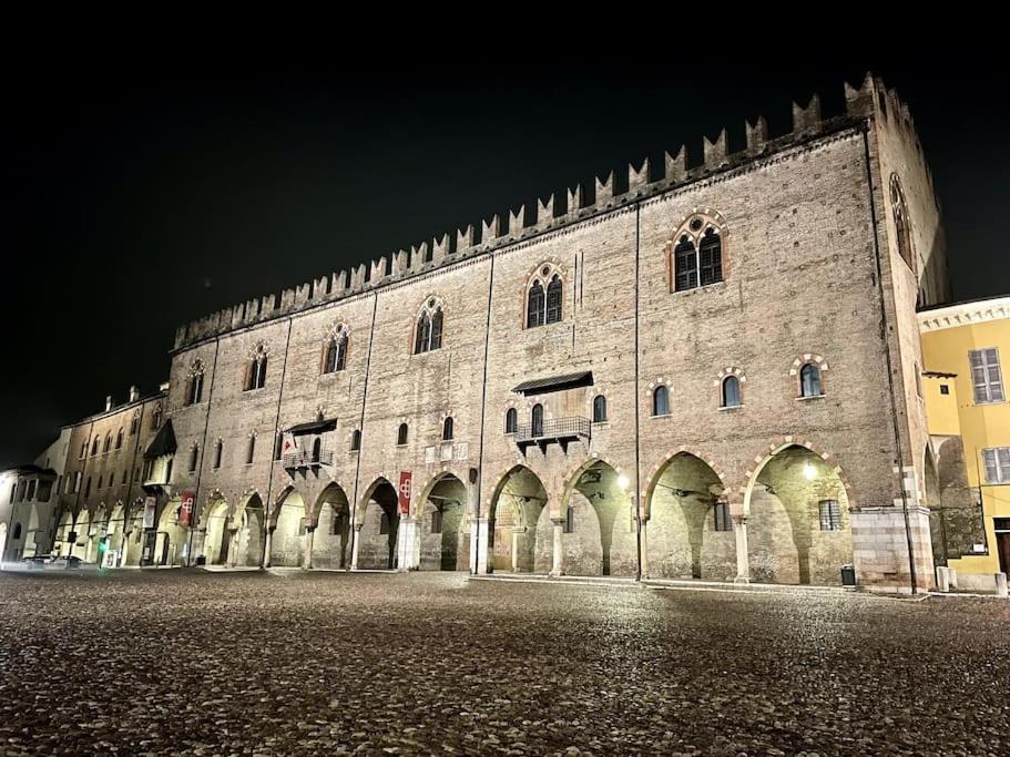 Apartment Under The Basilica Of Sant'Andrea Mantova Luaran gambar