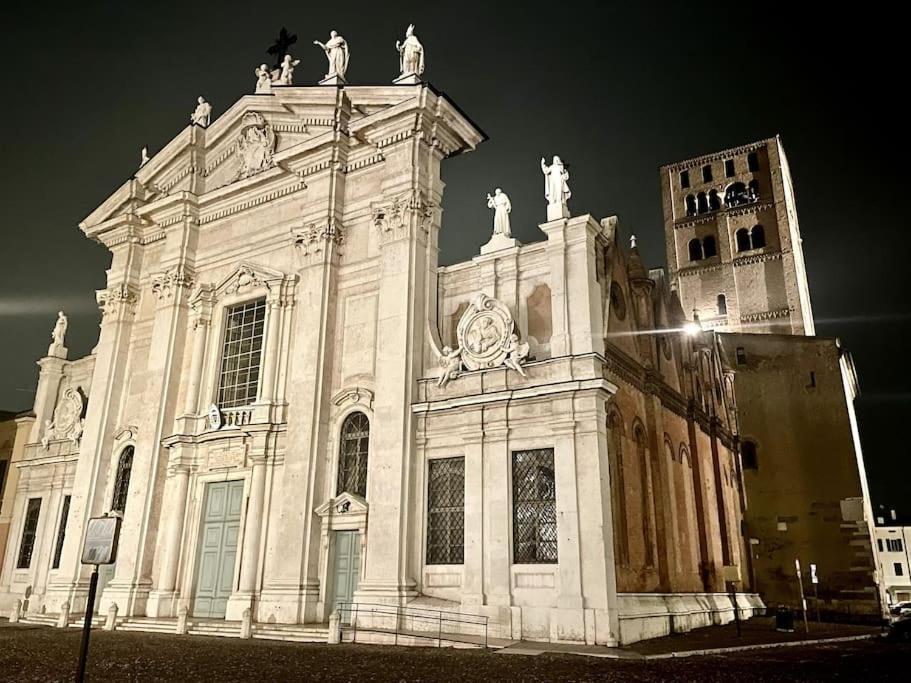 Apartment Under The Basilica Of Sant'Andrea Mantova Luaran gambar