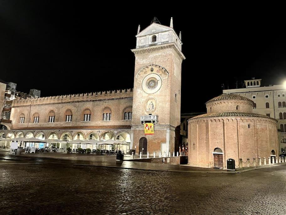 Apartment Under The Basilica Of Sant'Andrea Mantova Luaran gambar